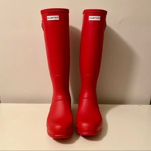 LIKE NEW!! Tall Hunter Rain boots Red Size 10